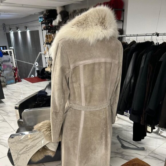 Super ultra suede with FOX Collar, size small was 2k now only 595 - Picture 2 of 9